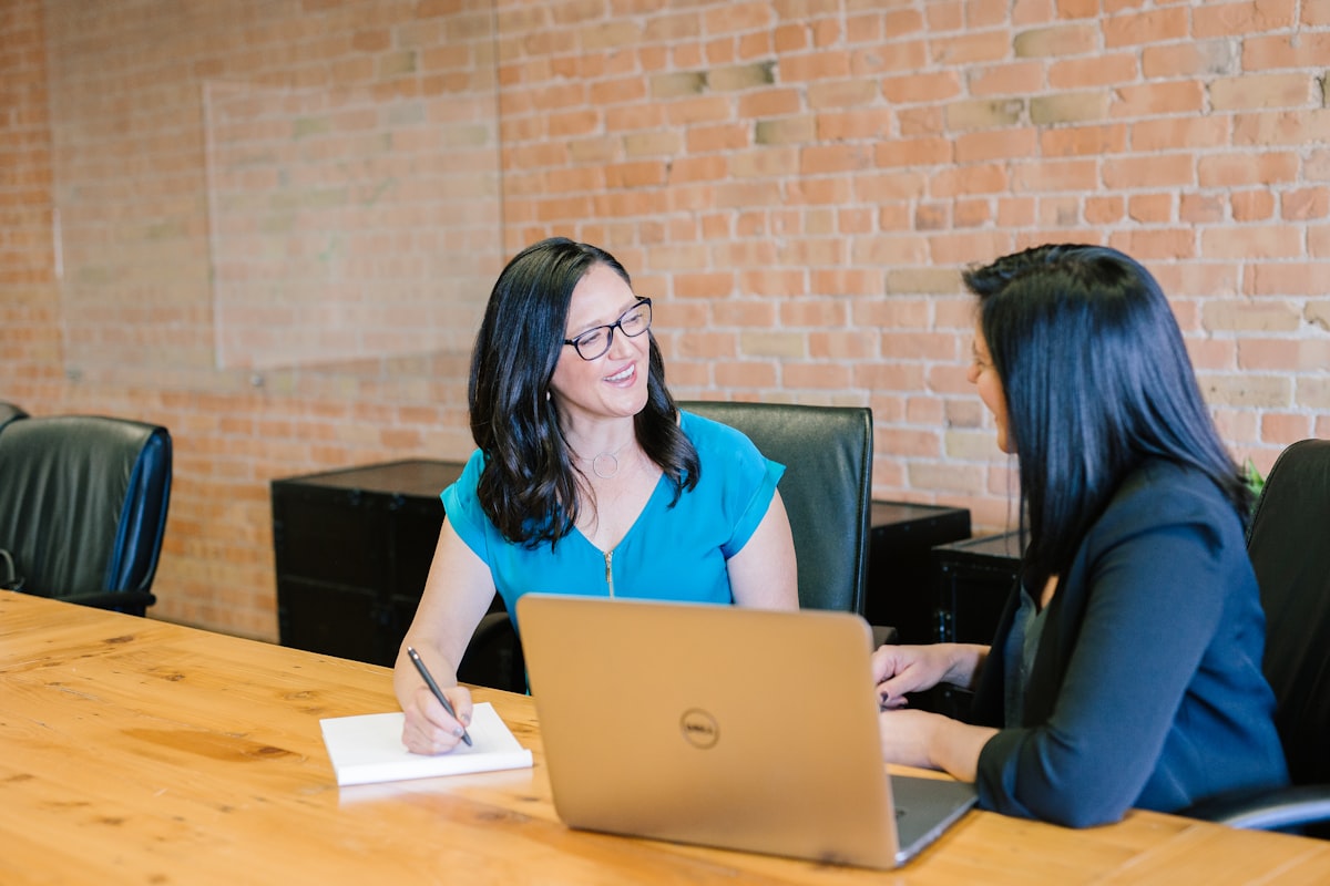 Site tối thiểu cho công ty mới so với site đầy đủ — doanh nghiệp có cần website không