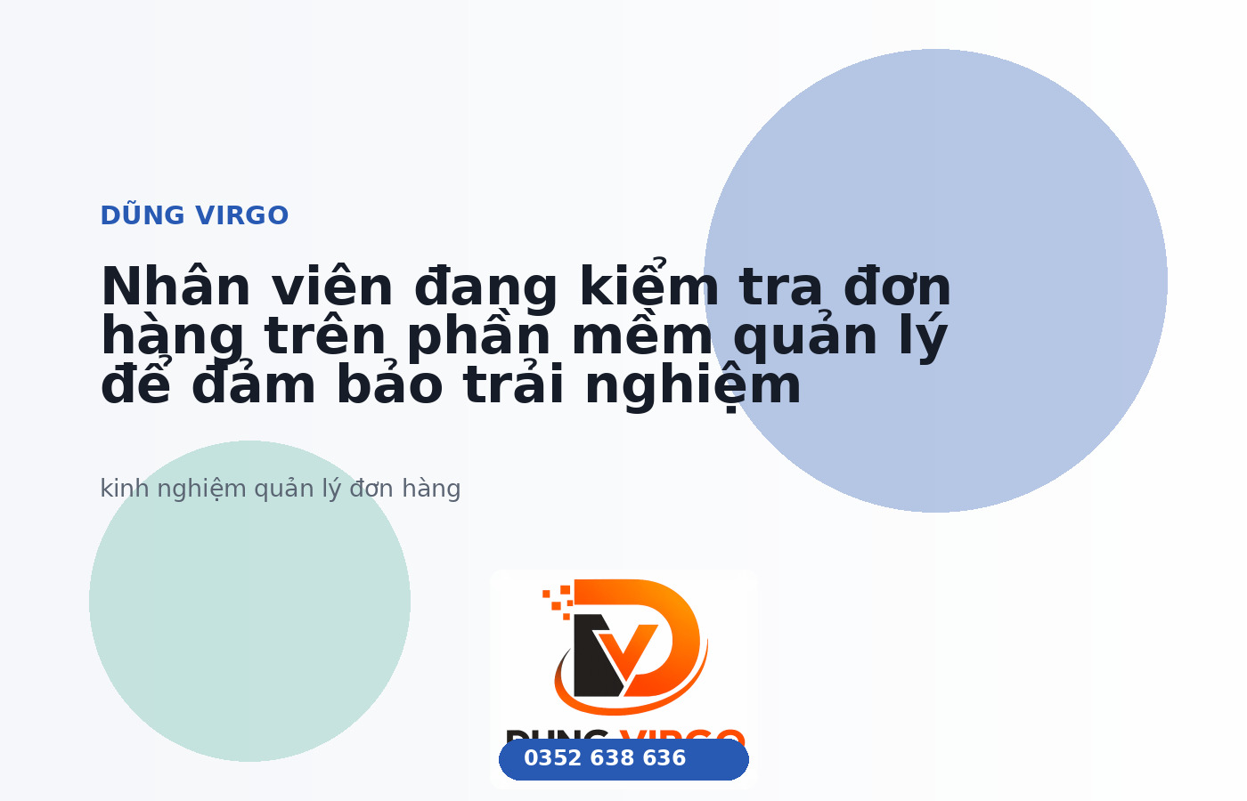 Nhân viên đang kiểm tra đơn hàng trên phần mềm quản lý để đảm bảo trải nghiệm khách hàng tốt